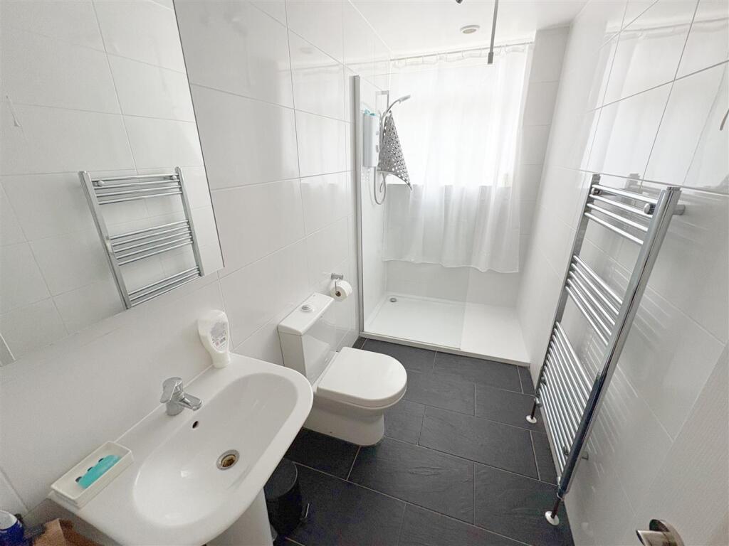 Shower room and Wc (1).jpg