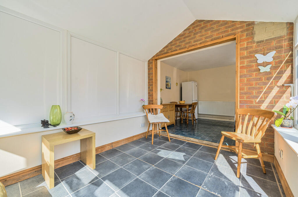 1302372-18-685048...