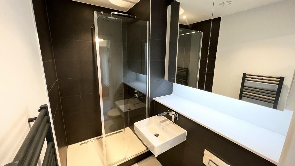 BATHROOM 2 EN-SUITE