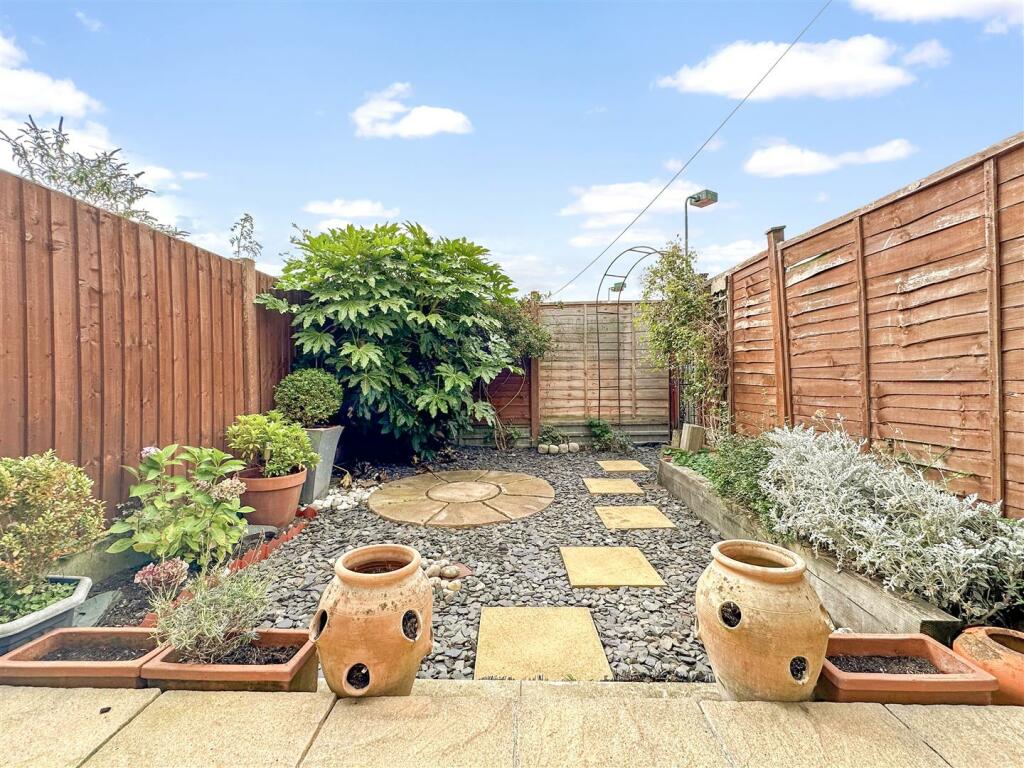 Rear Garden 071