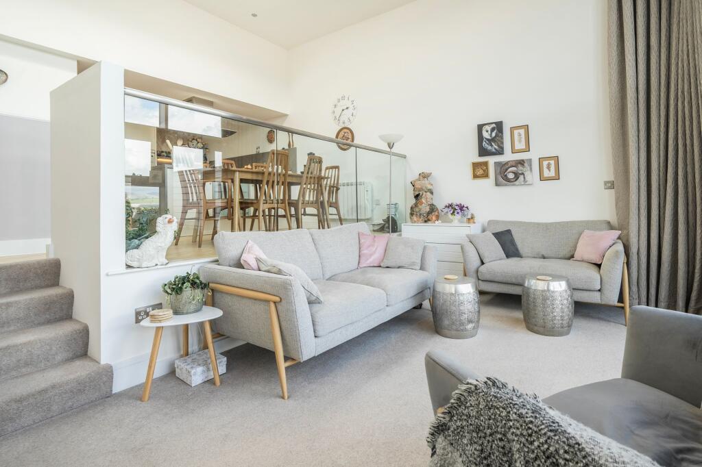Open plan lounge/dining room/kitchen