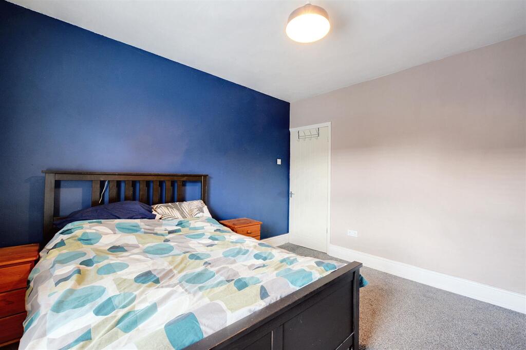 Bedroom 1_2.jpeg