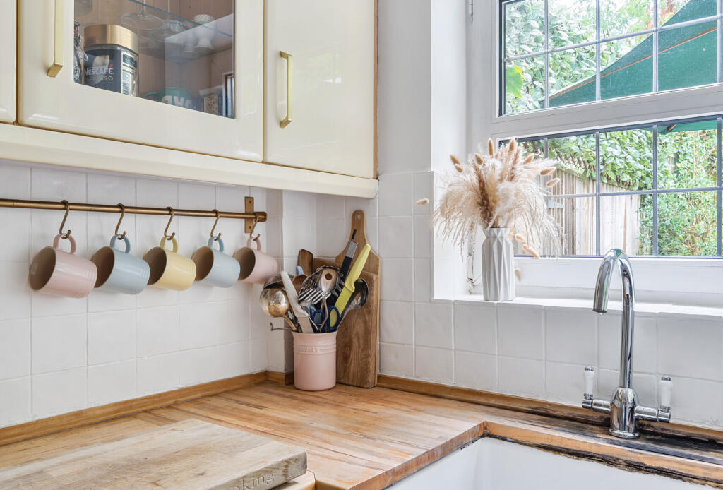 1329699-15-688261...