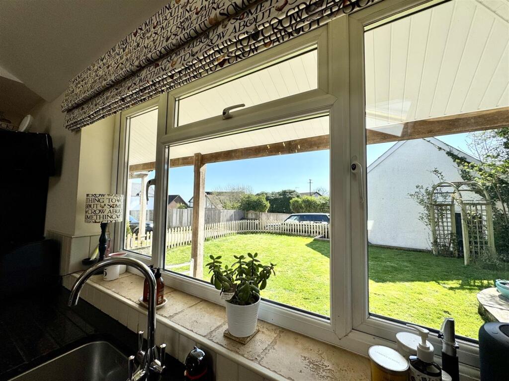 OPEN/PLAN KITCHEN/DINING/FAMILY ROOM