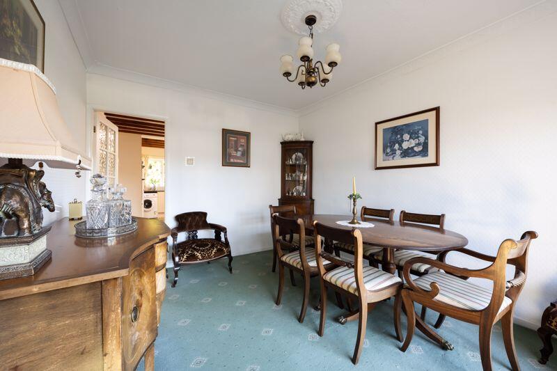 DINING ROOM (2)
