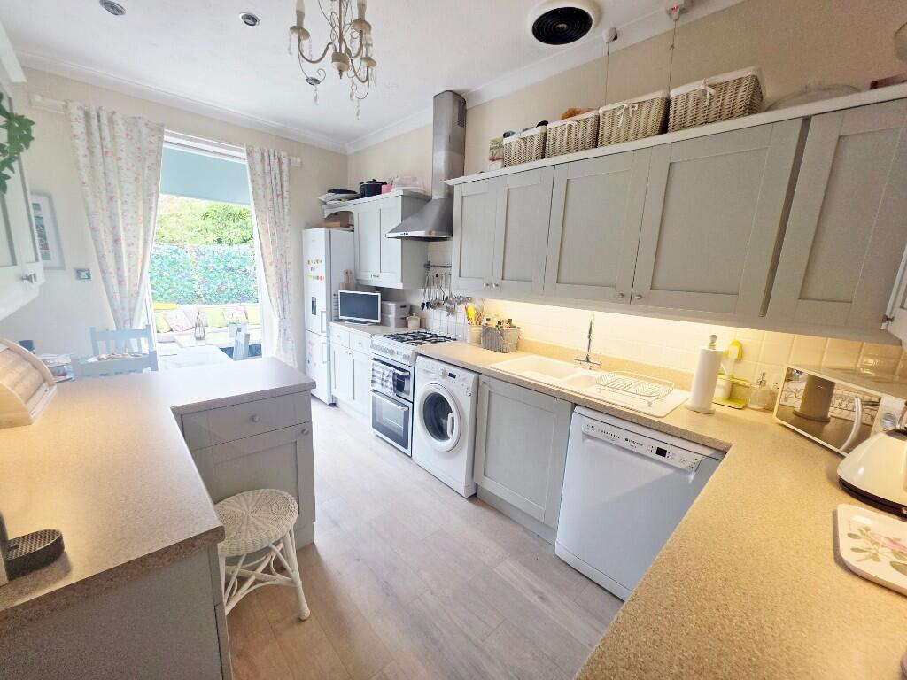 Kitchen / Br'fst Rm