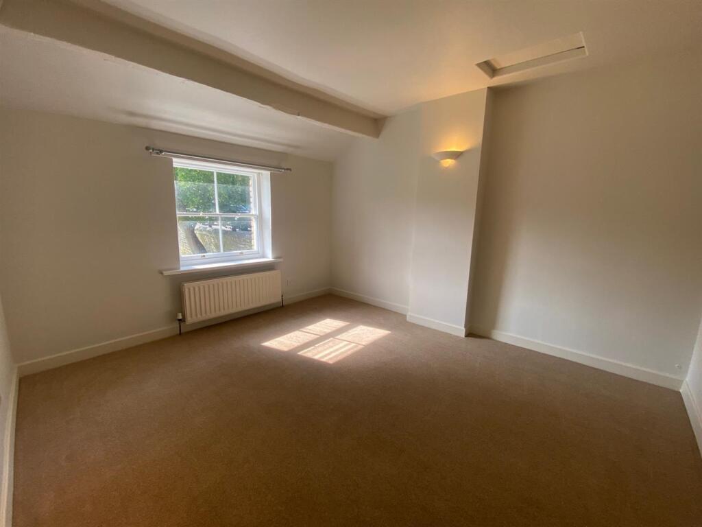 BEDROOM.jpg