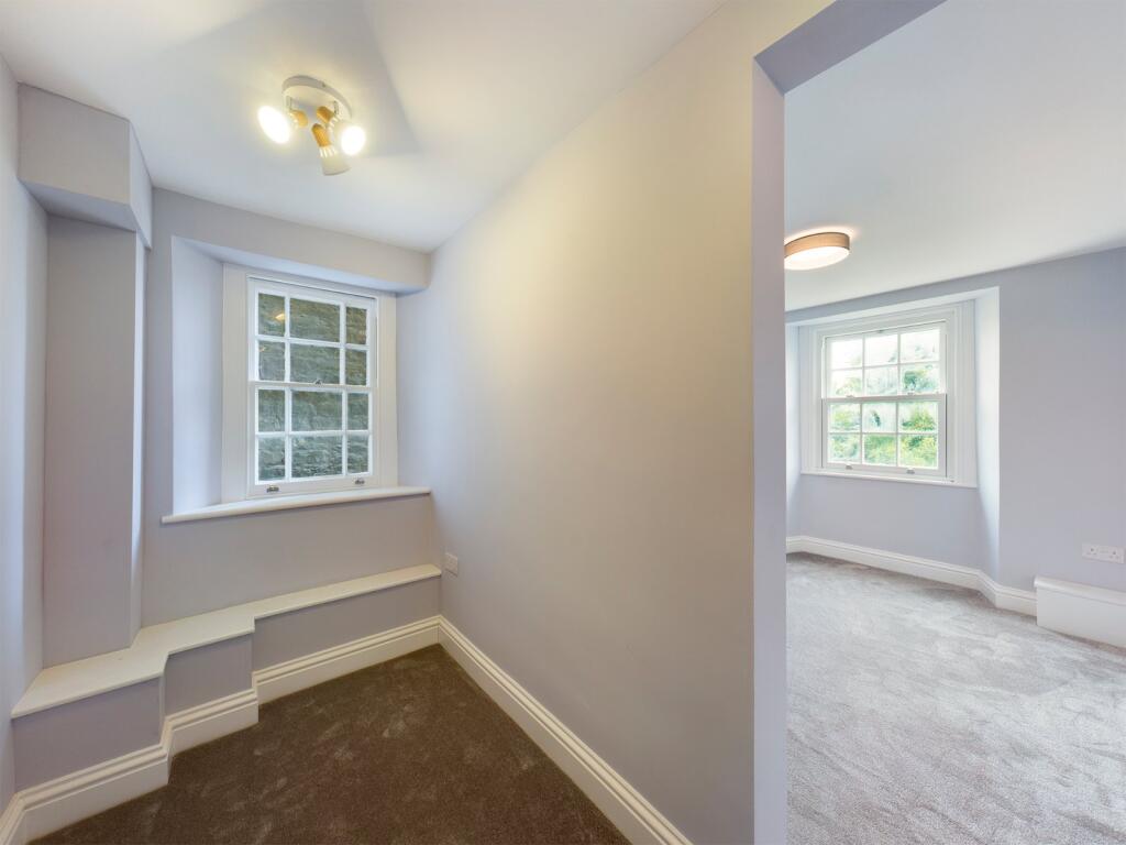 Office/Dressing Area