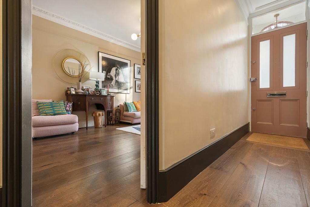 Hallway (2).jpg