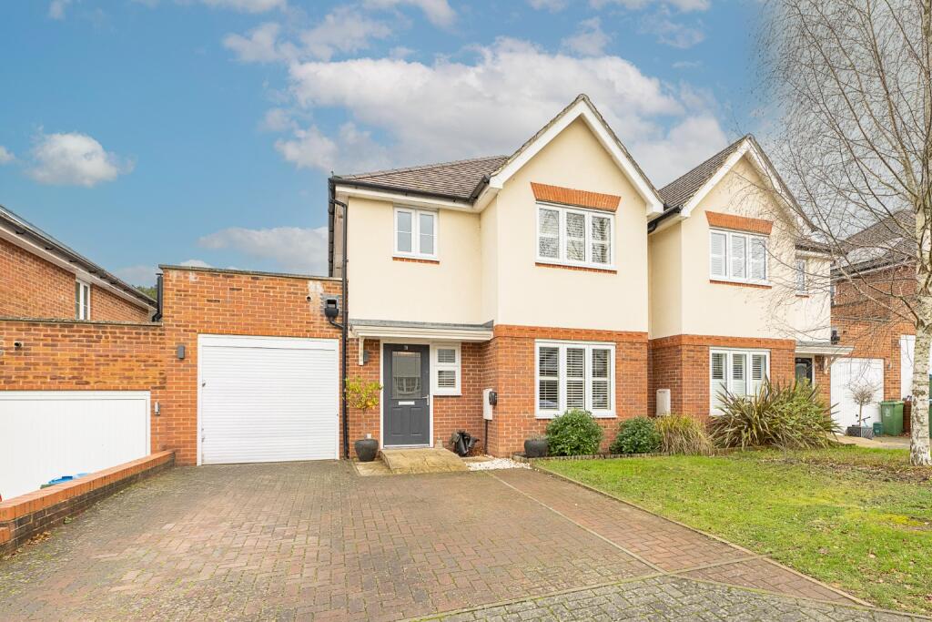 Modern Extended Family Home - Wendover