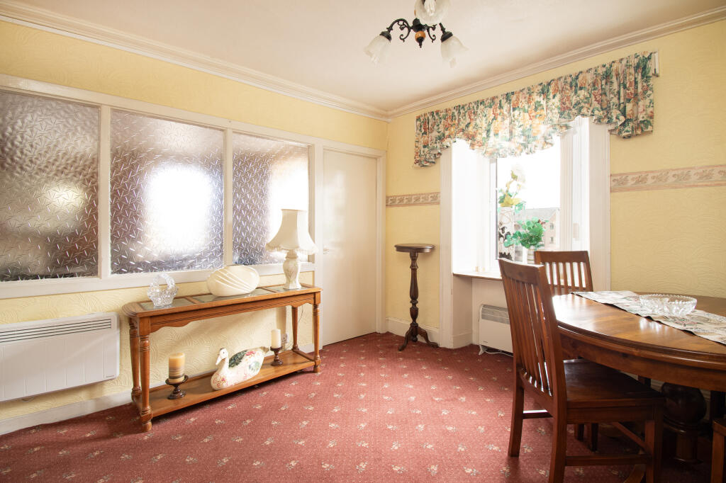 Dining Room or Bed 3