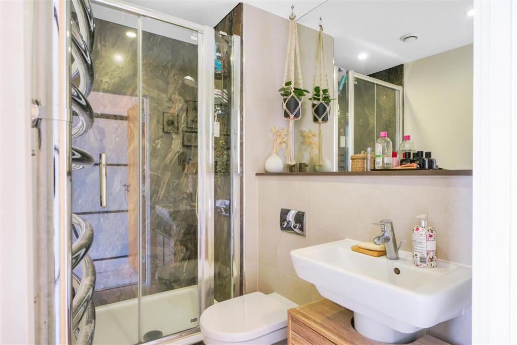 En Suite Bathroom