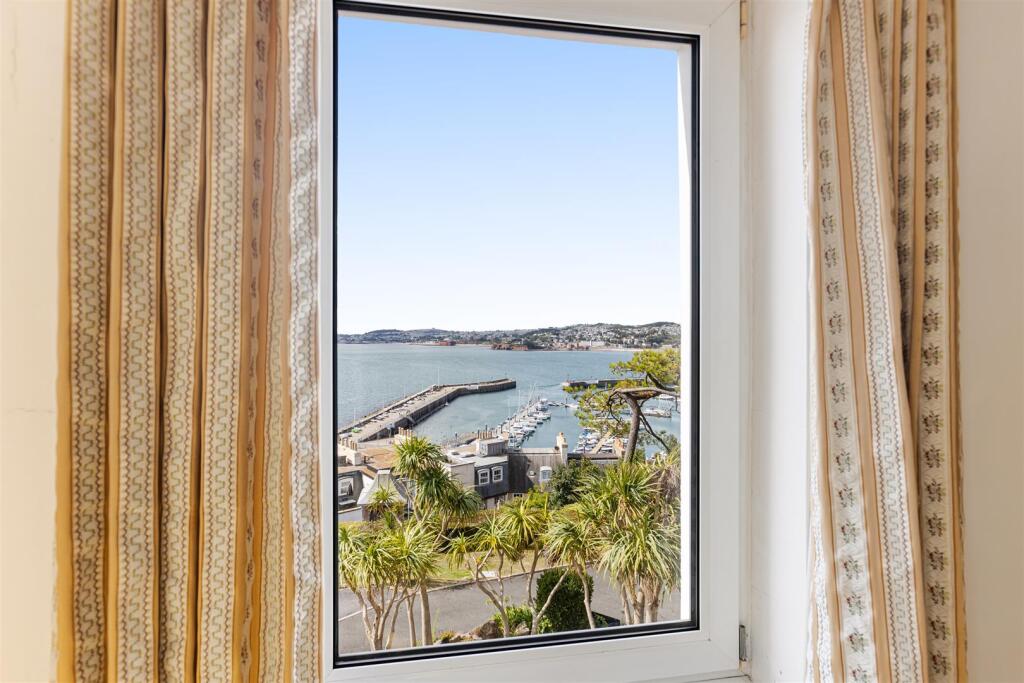 A21 - 5 Park Hall Torquay - 250905.jpg