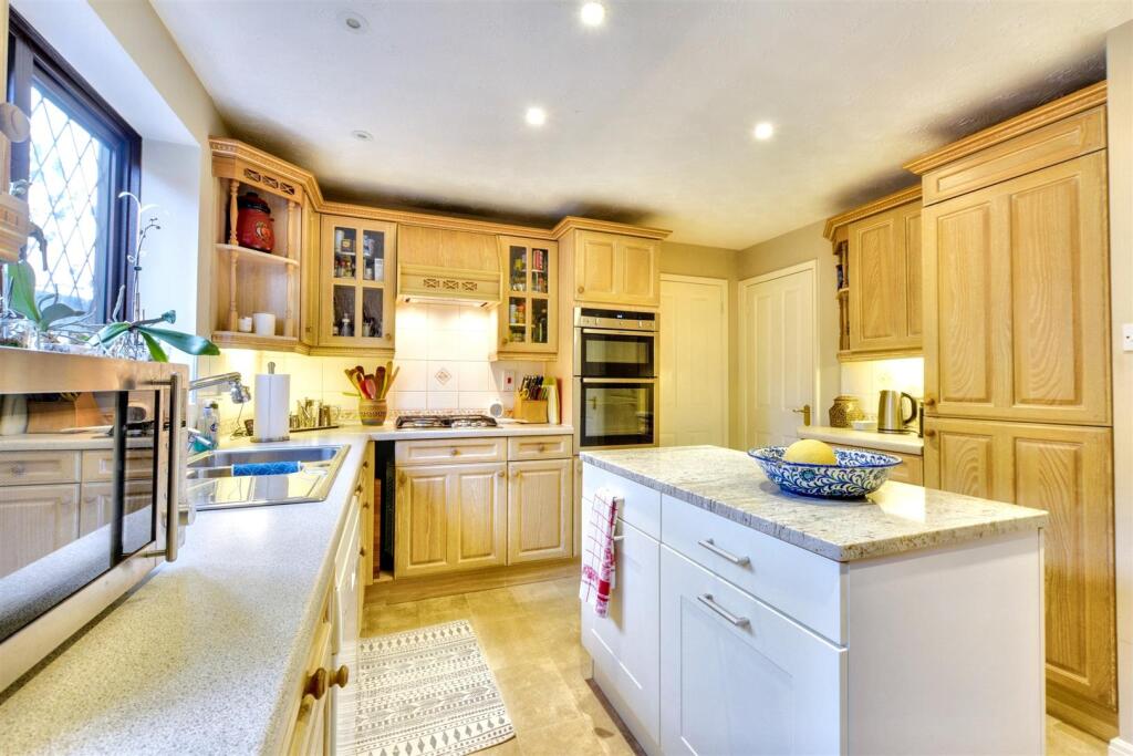 Kitchen_2.jpeg
