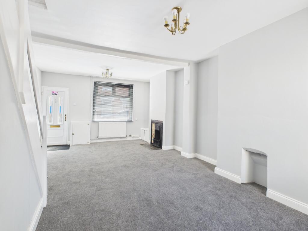 CAM04922G0-PR0048-STILL006