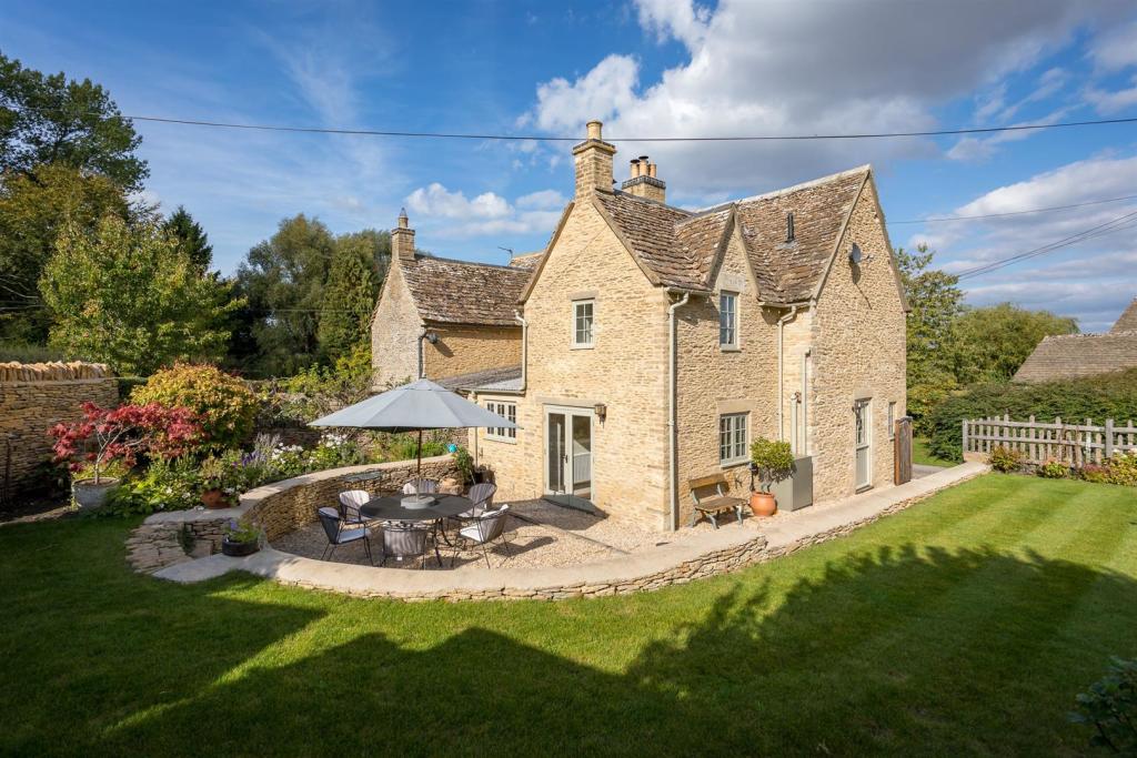 18 - St Anthony¿s Cottage - GL8 8TT - Web.jpg
