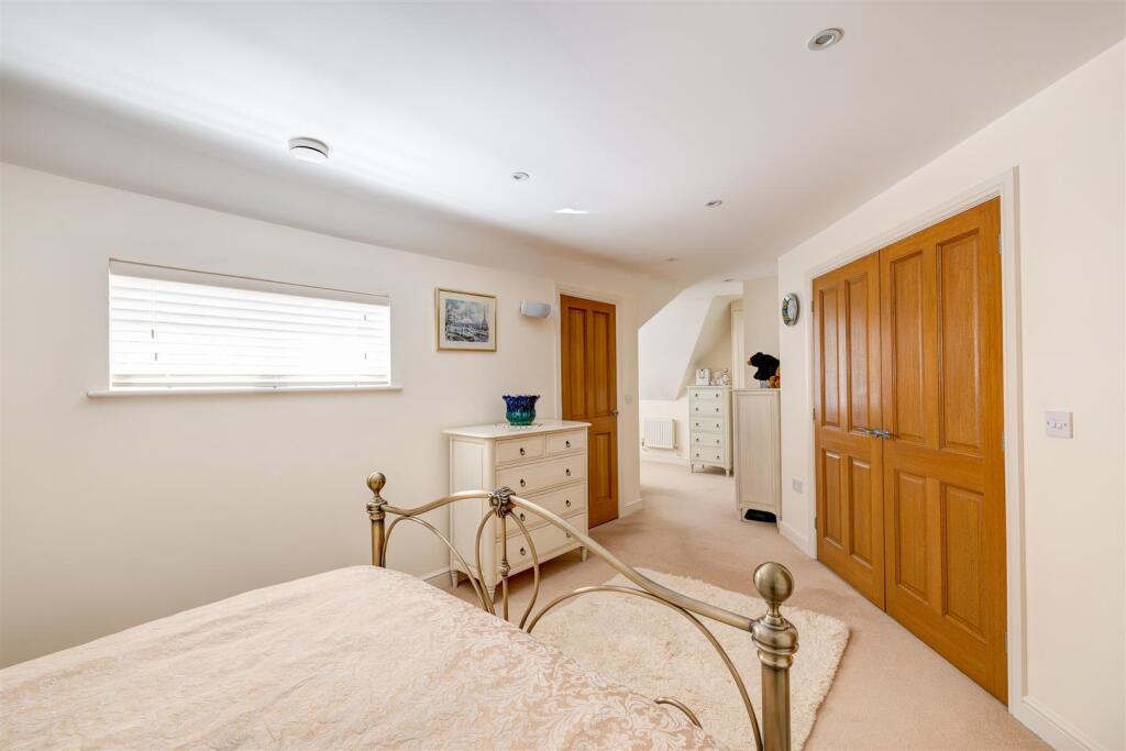 3 Creswell Drive LE67 2AG