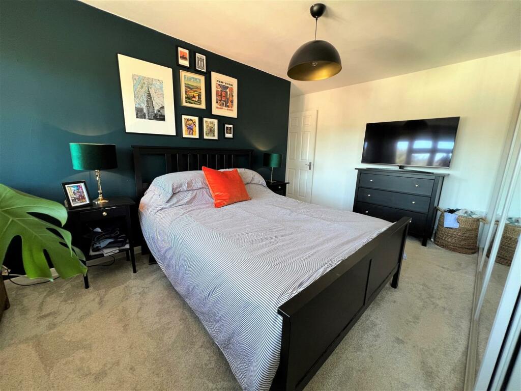 Master Bedroom.jpg