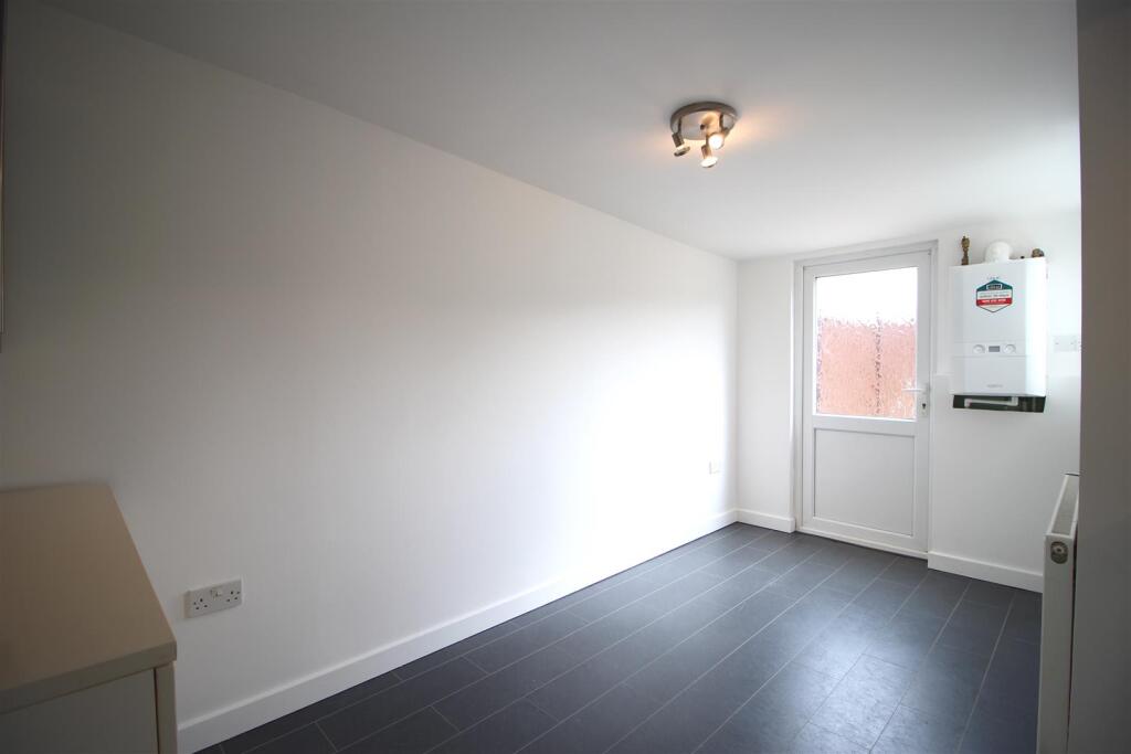 140WR - Dining (1).JPG