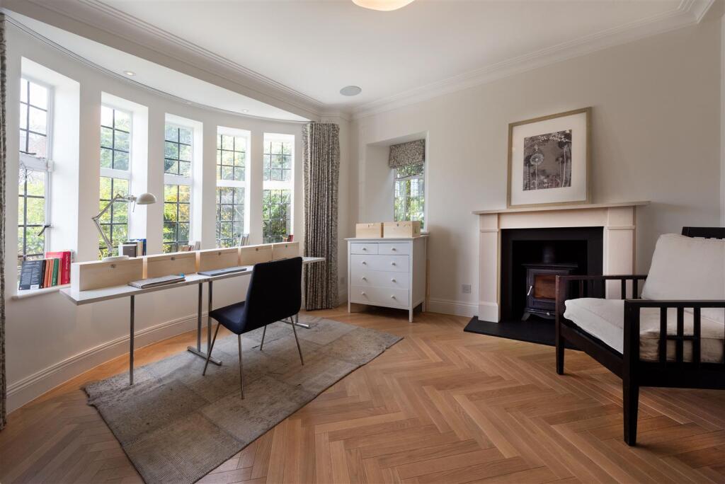 D0341 88 kingsley way frontRec.jpg