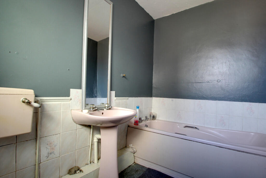 Flat 2 Bathroom
