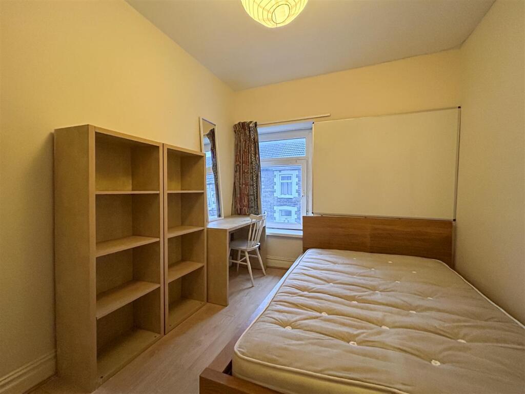 1765991163_6_344d453d-4fcf-470b-82cf-18a5e6a626e9_