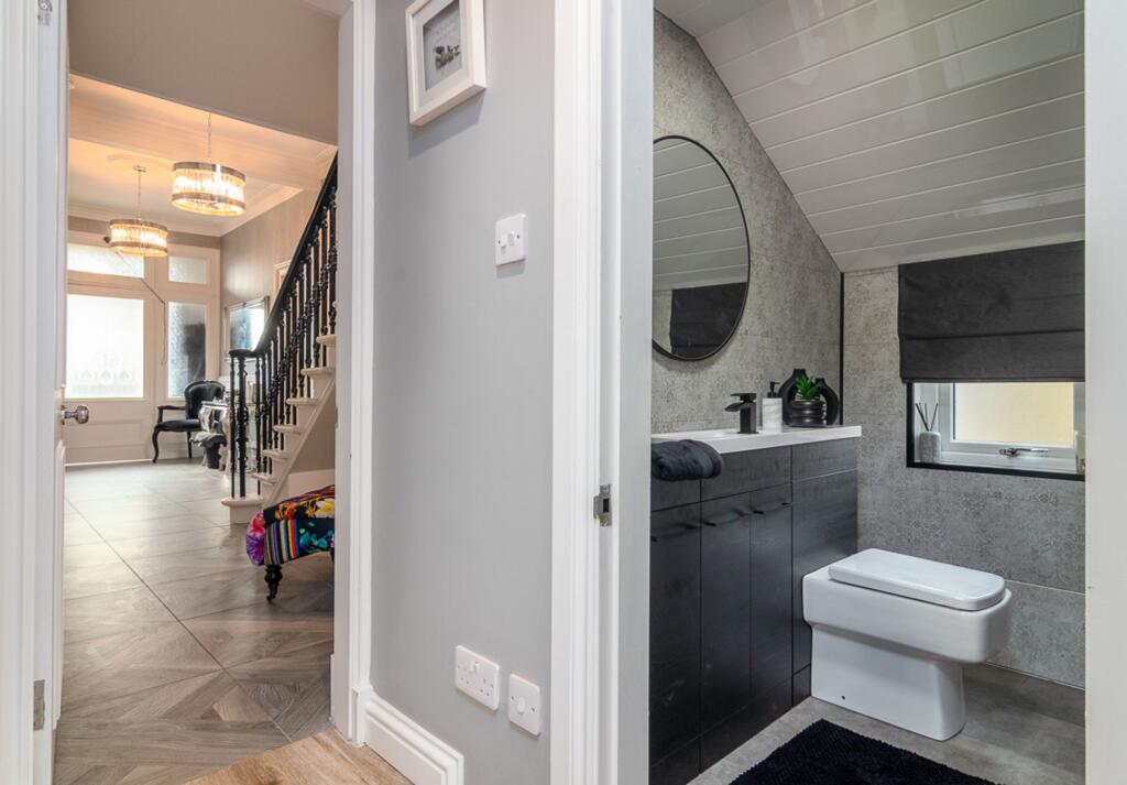 Downatsirs wc and access to hallway