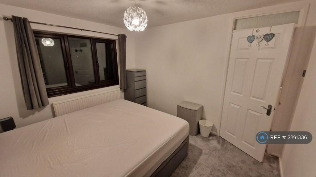 Bedroom i