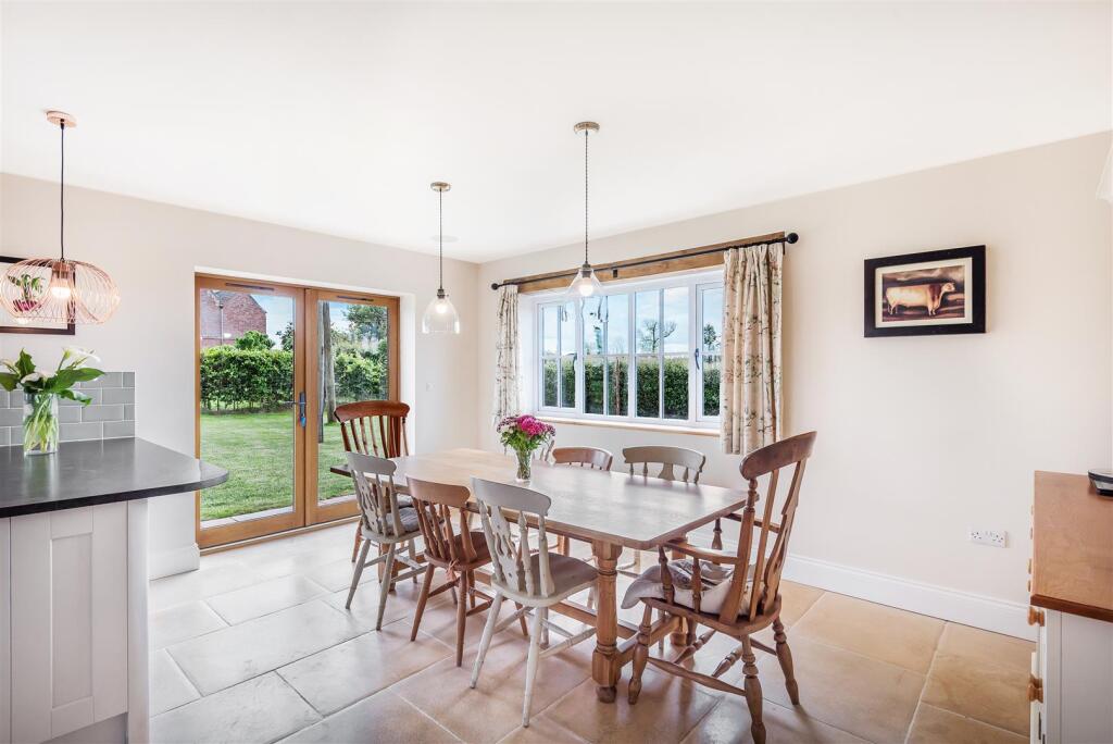 484561 (4).jpg