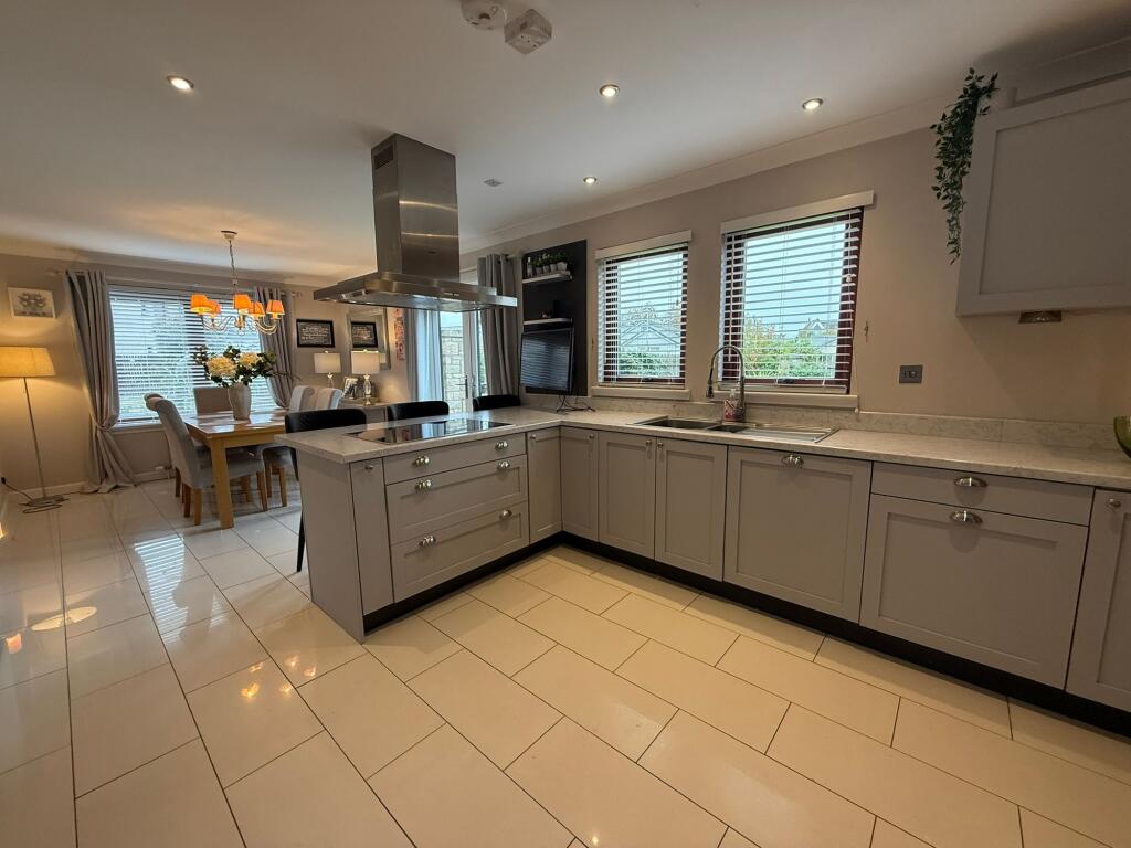 Kitchen &amp; Dining room