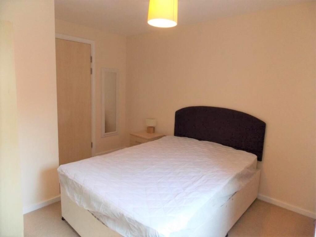 A cozy and clean double bedroom featuring a com...