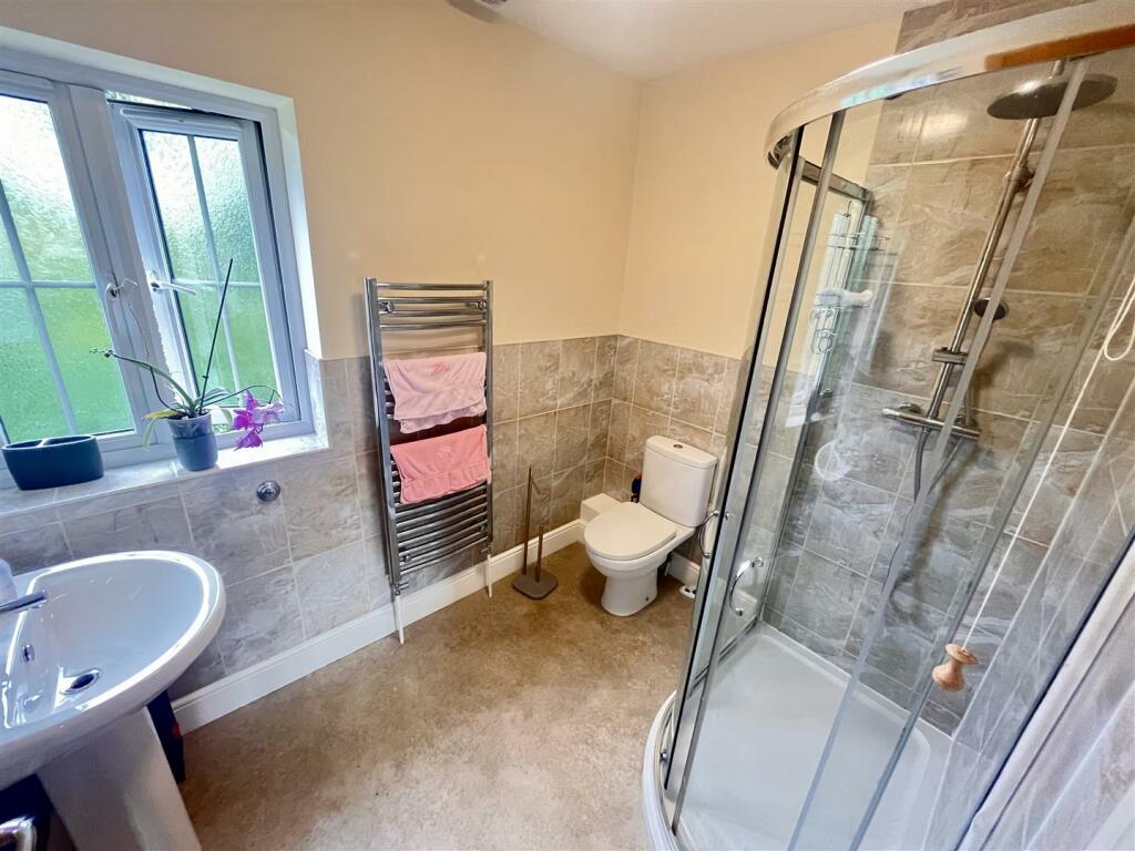 ENSUITE SHOWER ROOM