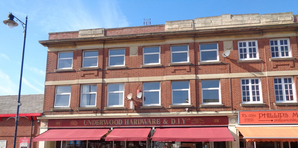 A 3 Bedroom maisonette to rent