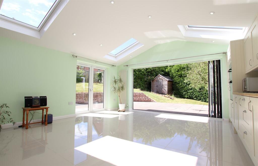 Dining Family Area.JPG