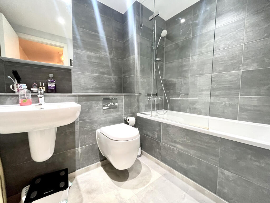En-Suite Bathroom