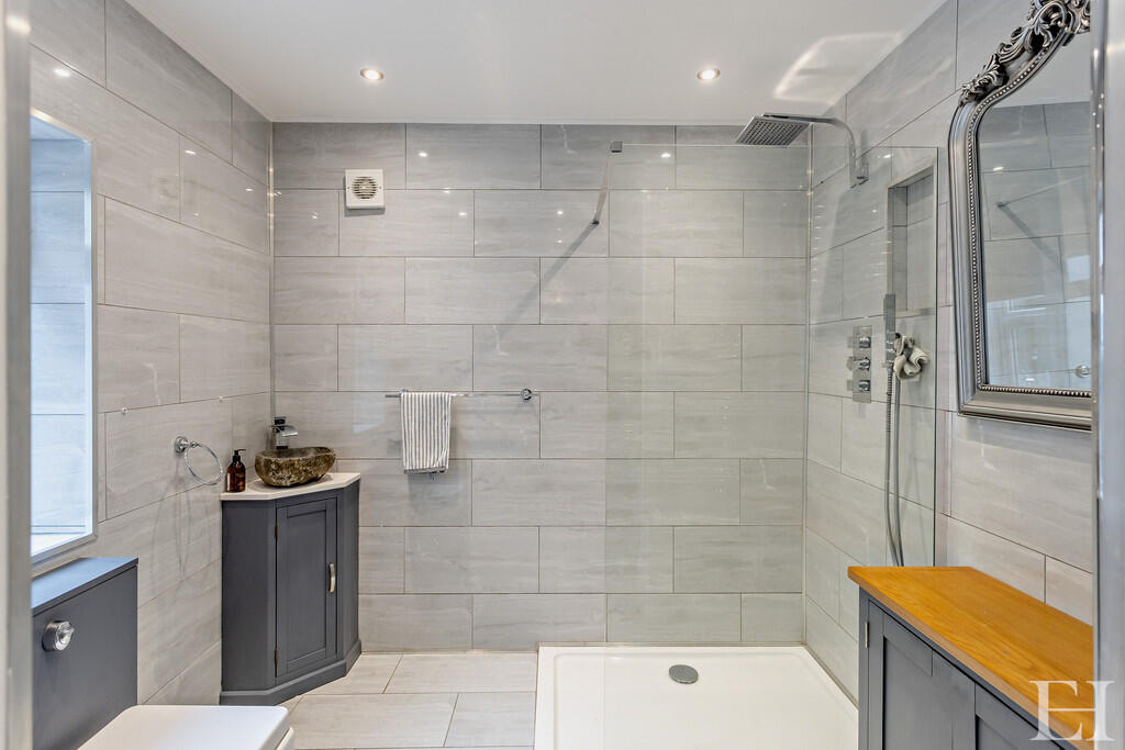 8648598-interiorW...