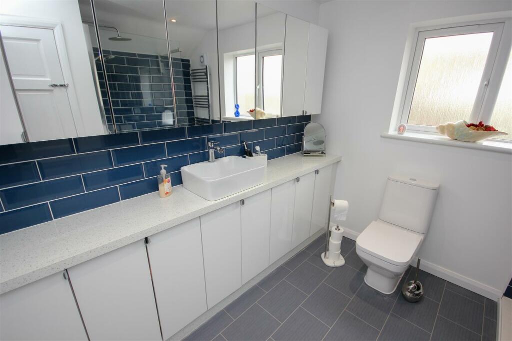 shower Room 2.jpg