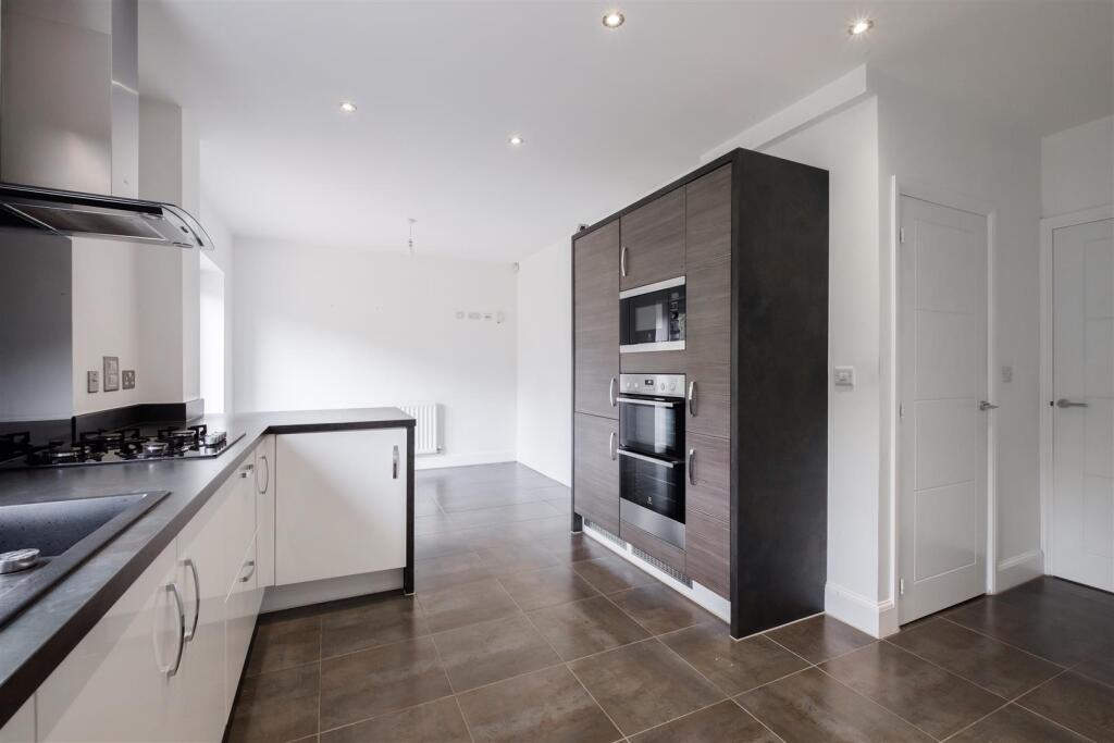 KITCHEN 1.jpg