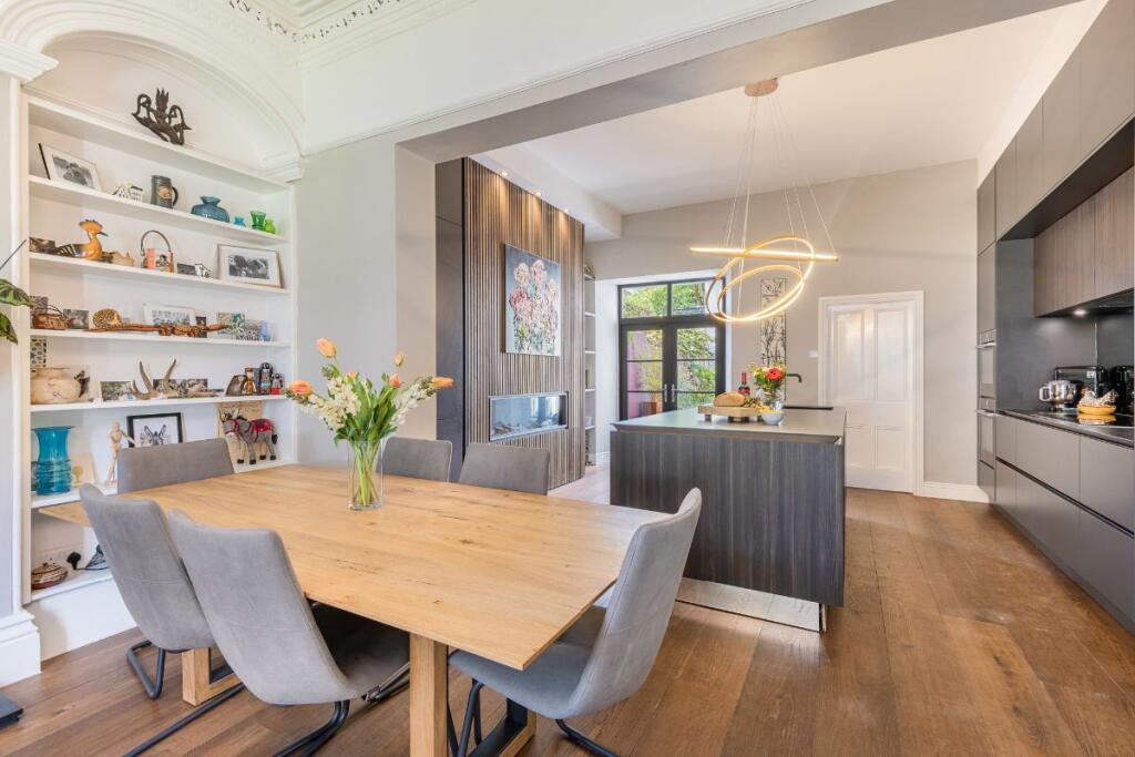 Open plan kitchen/dining room