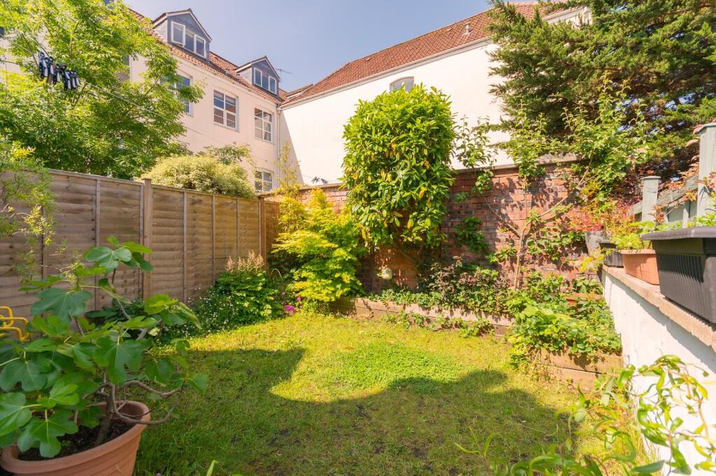 2O1RSG - External H.jpg