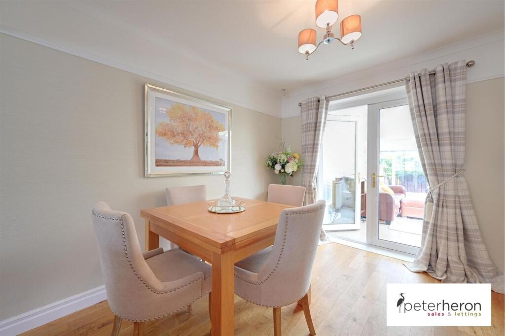 Lounge Through Diner