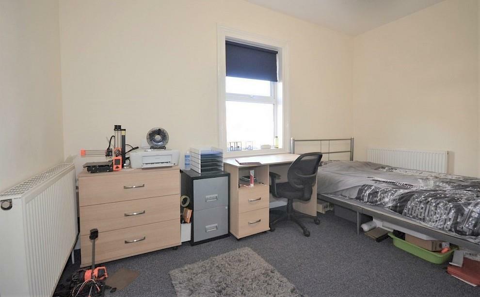 47-broomgrove-rd-bedroom-2.990x0.jpg