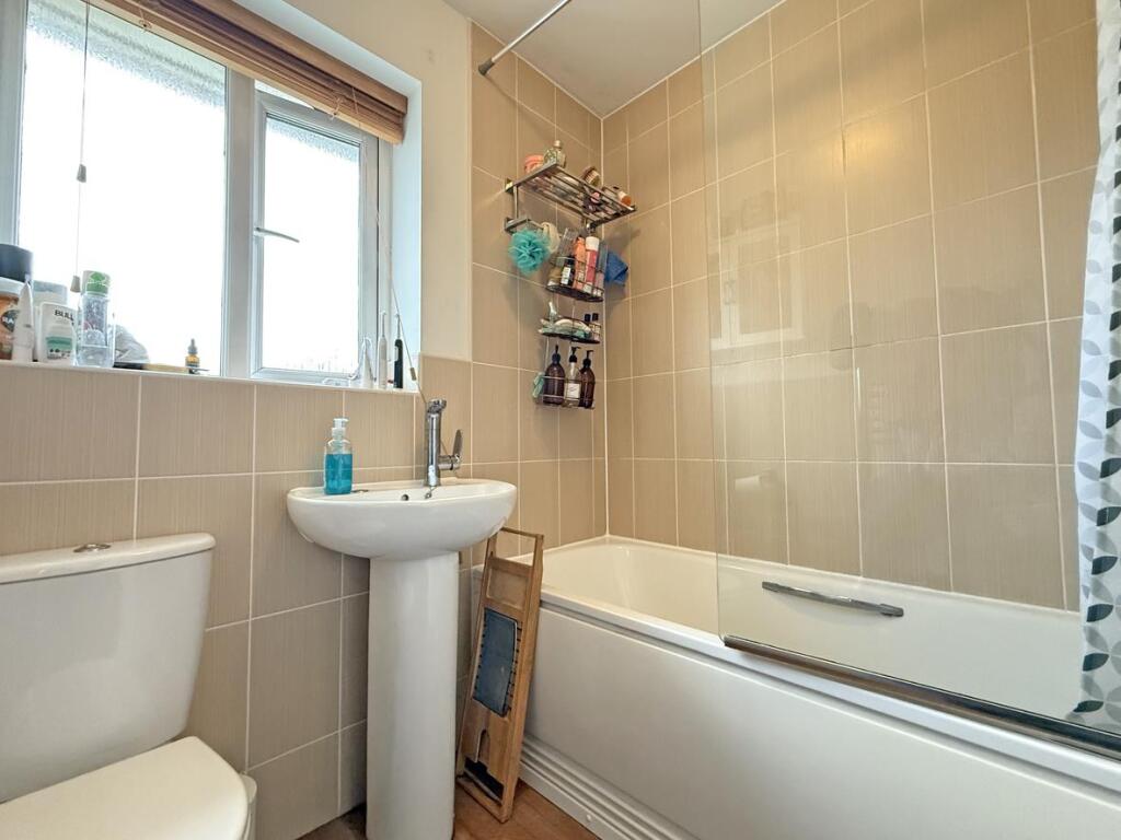 Samuel Bassett Avenue 50 - Bathroom.jpg