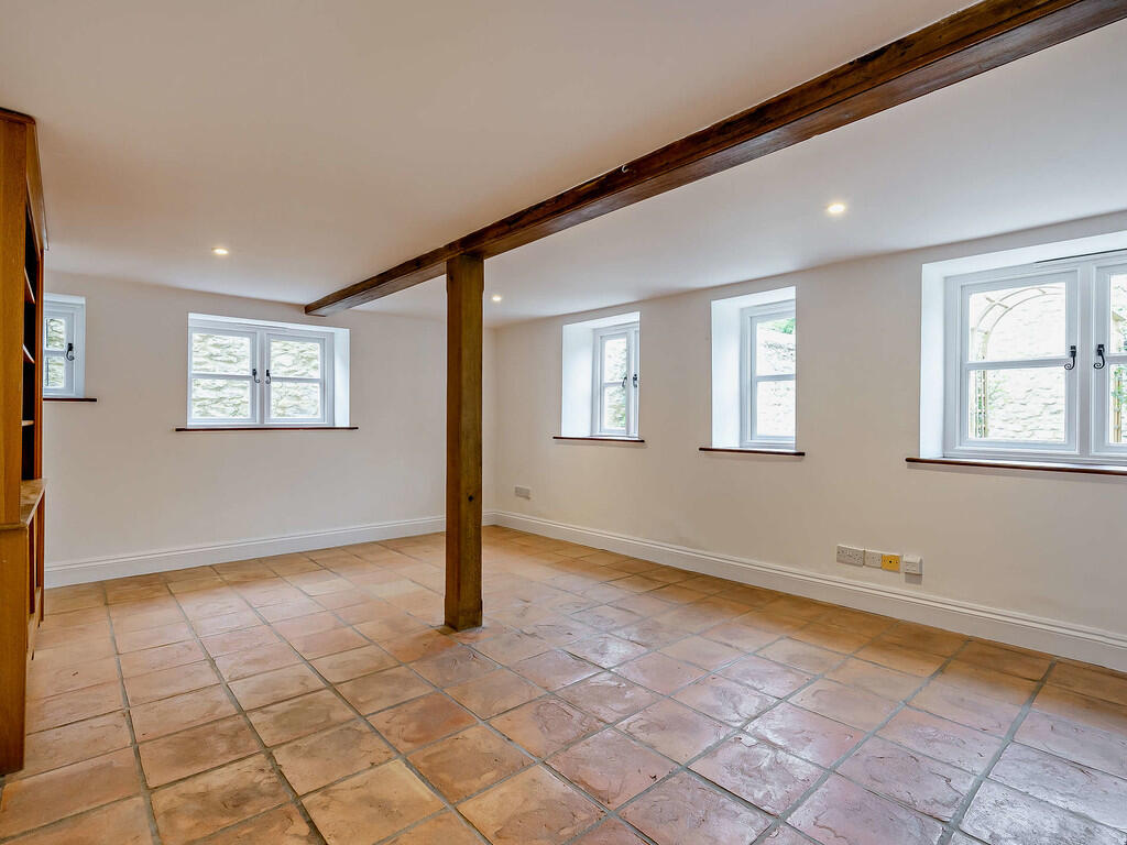 8666823-interior1...