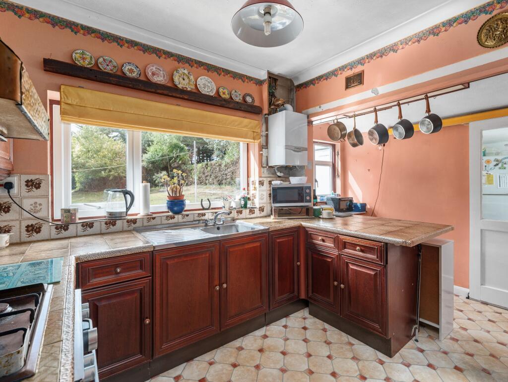 Kitchen (view a)