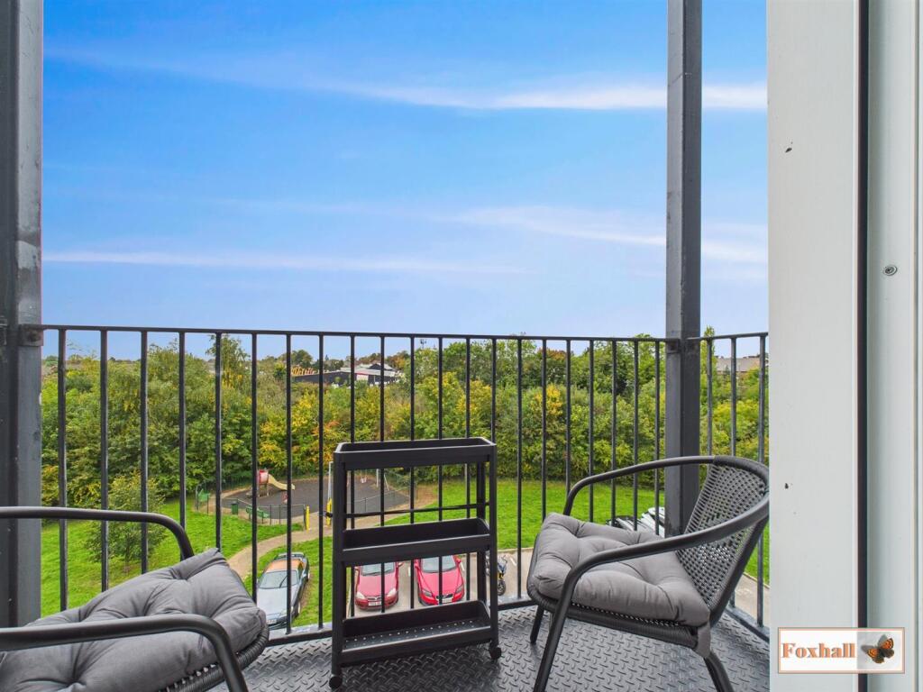 Lounge / Dining Kitchen Area