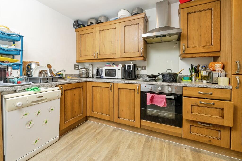 Kitchen / Living Area