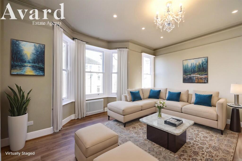 Springfield-Road-40-FFF-014 - Living Room - Standa