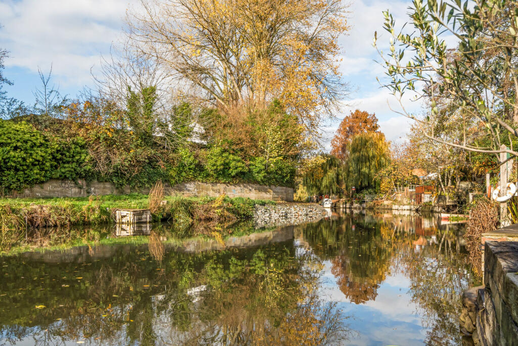 1372797-22-690e00...