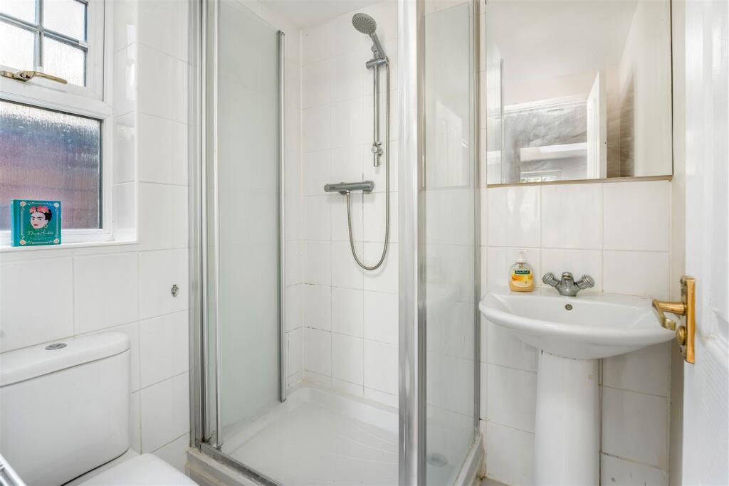 6 Griffin Close, Twyford-32.jpg